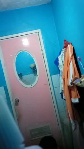 Quay lén chị vú to tắm 5